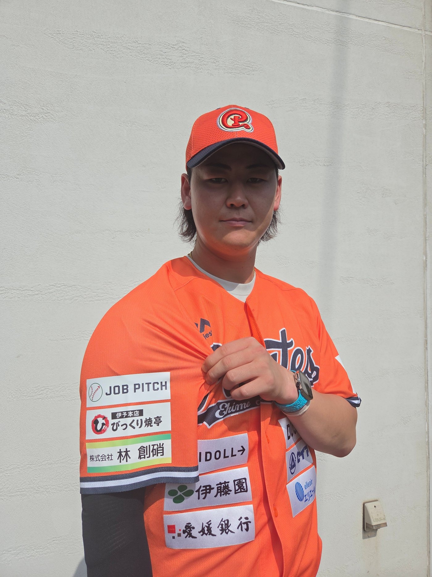 山田空暉投手の右袖に掲出されたJOB PITCHのワッペン